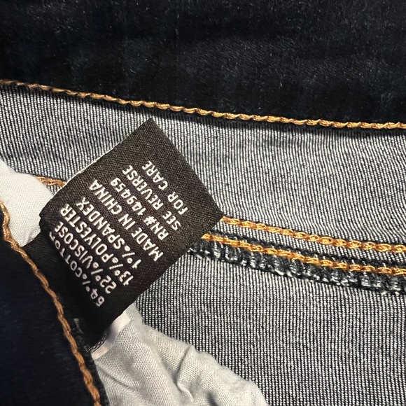 Prosperity Distressed 28 P Stretch 23” Inseam 9” Rise 5” W Hem - Picture 4 of 5